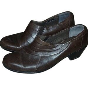 Clarks Bendable Brown Leather Booties
